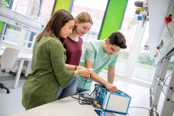 MINT-Osterferienkurse, die Zukunftskompetenzen stärken! Bild: MINT-Osterferienkurse, die Zukunftskompetenzen stärken!