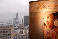 BrandMaker beim MAM-Forum: Fachgespräche zur Marketingprozess-Optimierung über den Dächern Frankfurts Bild: BrandMaker beim MAM-Forum: Fachgespräche zur Marketingprozess-Optimierung über den Dächern Frankfurts