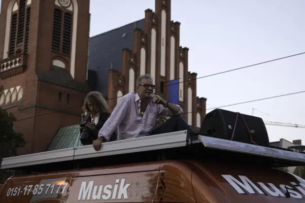 Bild: Menschenkette Müggelsee 28.8.2011, Presseeinladung