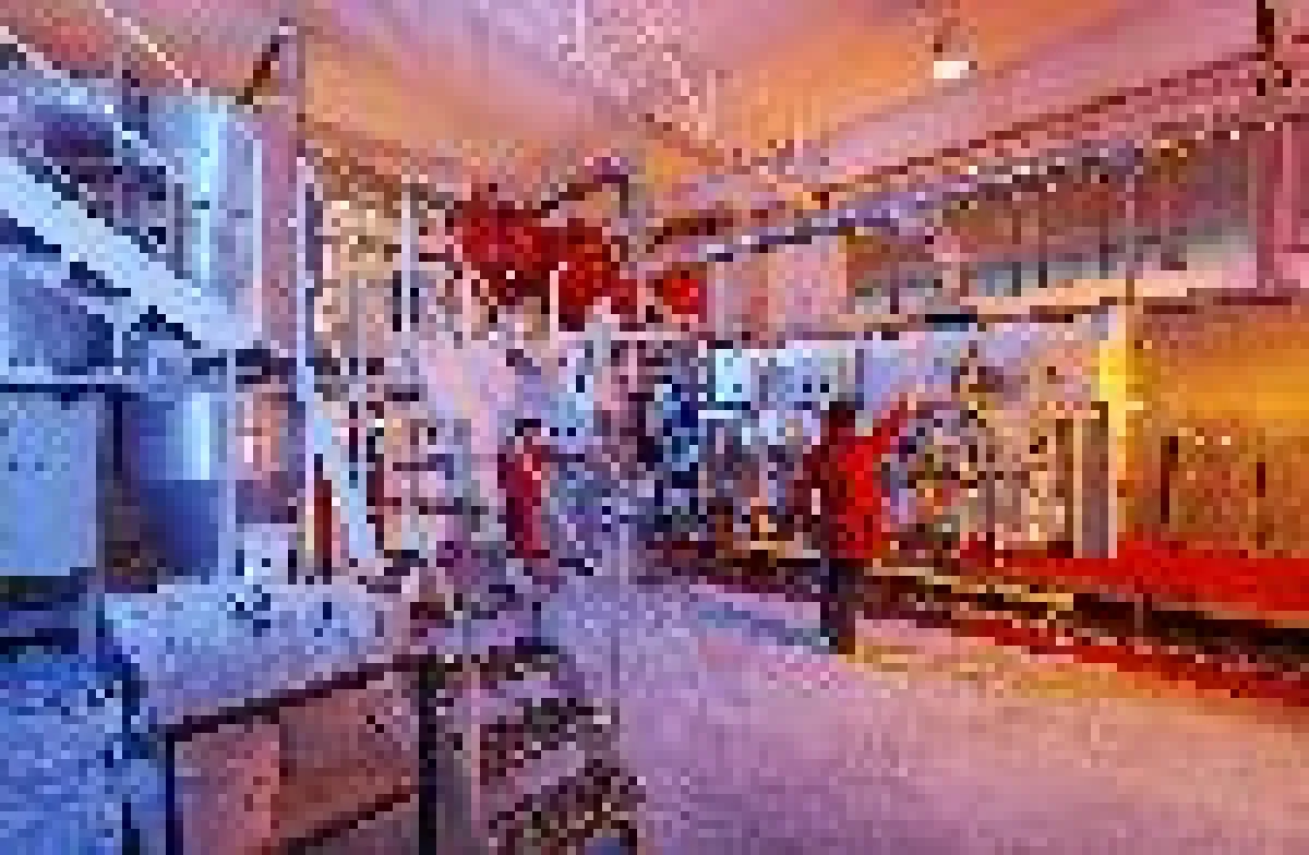 Das „Technikum“, im Mini-Format ist hier der komplette Produktionsprozess, vom angelieferten Altglas bis zum Ausstoß der fertigen Poraver-Kugeln, funktionierend aufgebaut.