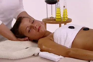 Bild: Hot Stones - Massage mit heißen Steinen - Die DVD zum Buch