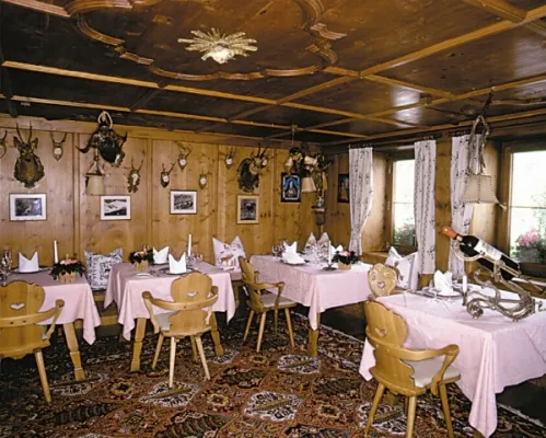 Bild: Exklusive Weinverkostung im legendären Hotel Gasthof Post