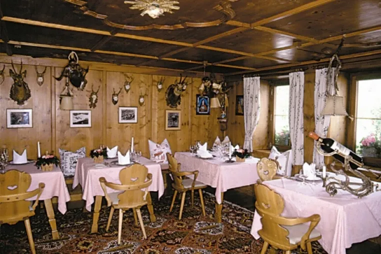 Bild: Exklusive Weinverkostung im legendären Hotel Gasthof Post