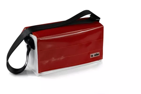 Bild: tausche rote Tasche gegen schwarze Zahlen - Das Taschenlabel tausche unterstützt den Equal Pay Day