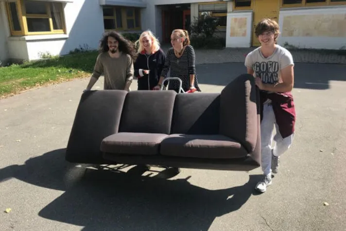 Bild: Aufbruch in eine neues „Zuhause auf Zeit“