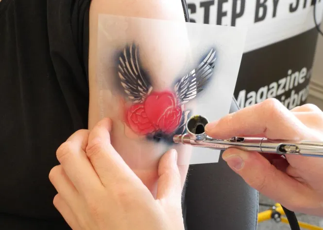Bild: Airbrush-Tattoos: Sommerspaß für die ganze Familie