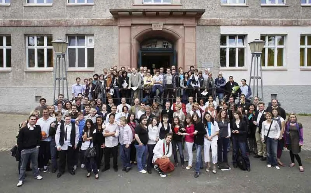 Klassenfoto des Grameen Creative Lab (Foto: circ, frei zur Veröffentlichung bei Namensnennung)