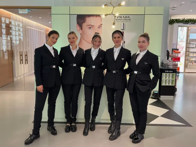 Kompetente Messehostessen München steigern Markenwahrnehmung und Leads Bild: Kompetente Messehostessen München steigern Markenwahrnehmung und Leads