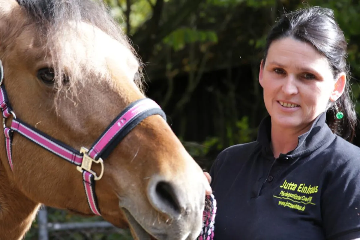 Jutta Einhaus mit ihrer Co-Trainerin Cleo