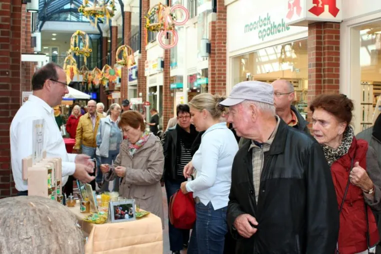 Bild: Erfolgreicher Bauernmarkt in der MOORBEK PASSAGE