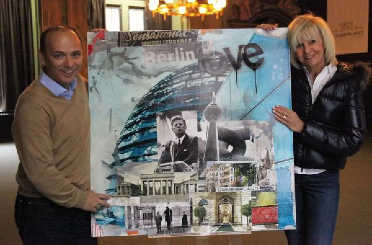 Dirk Germandi und Ludmilla Richter bei der Bildübergabe im Cumberland