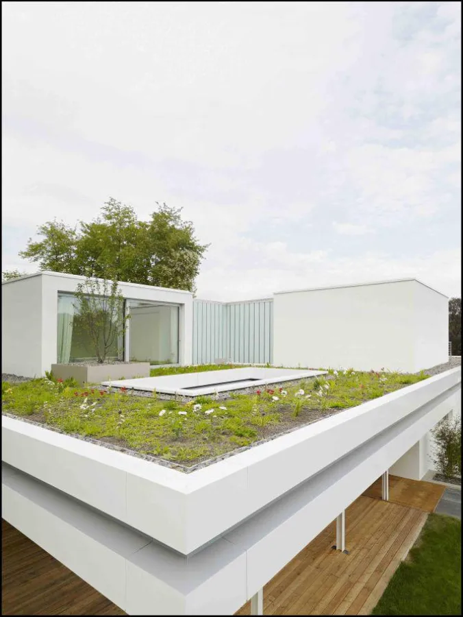 Ein Gang aus Profilglas mit TWD verbindet die Baukörper