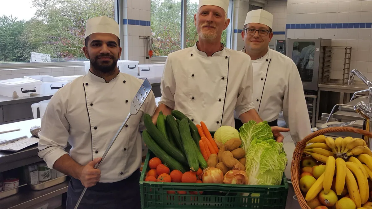 Das Küchenteam vor Ort hat sich dank mit der frischen Küche mit Bio-Anteil wunderbar entwickelt.