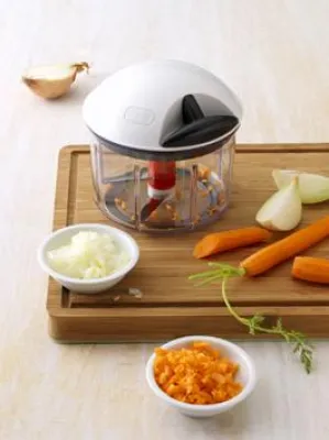 Bild: FISSLER ERHÄLT KÜCHENINNOVATIONSPREIS 2010: Schneidwunder finecut punktet bei Verbrauchern und Experten
