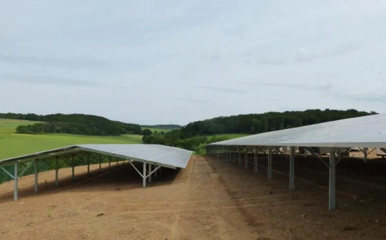 Bild: Hohe Flächeneffizienz dank neuer Ost-West Unterkonstruktion TwinBase von Jurchen Technology