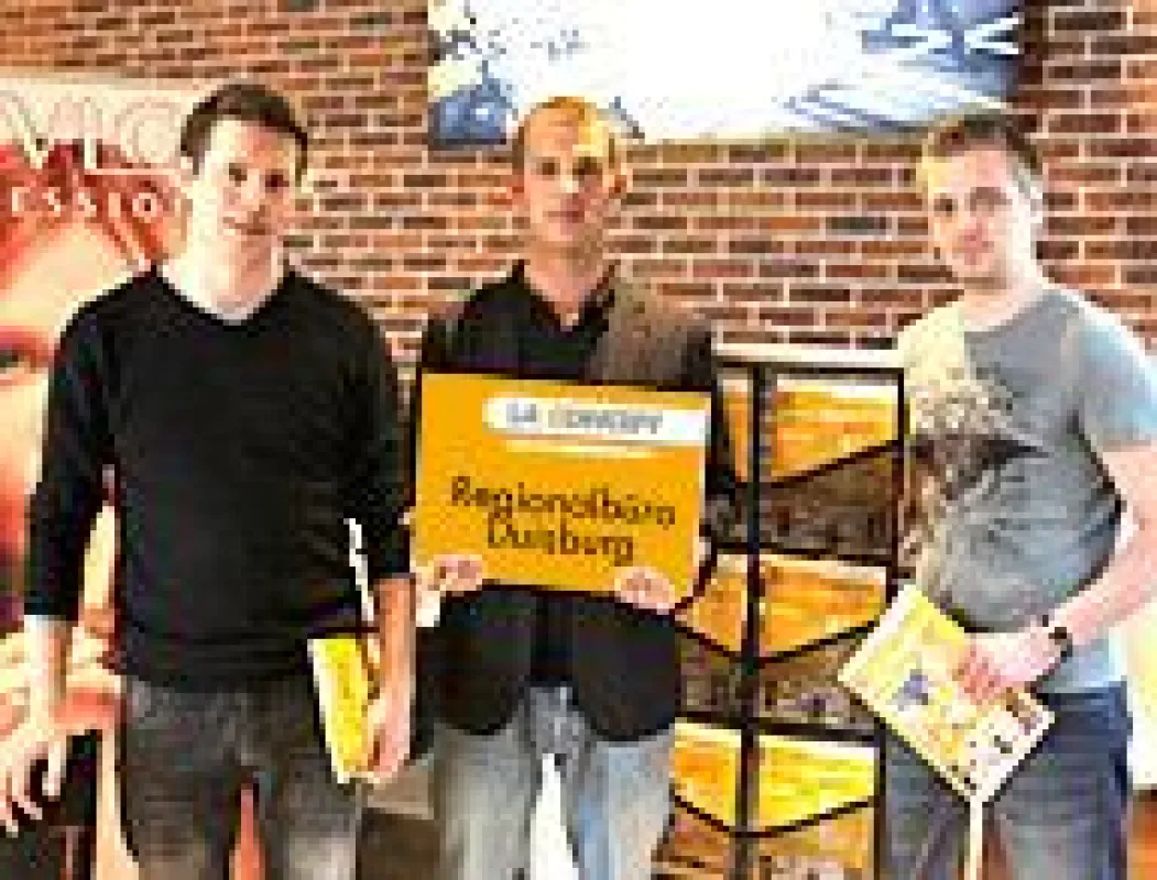 Foto (l.-r.): Jonas Hermanns (gepr. Medienproduktioner f:mp), Tim Upietz (Leiter Regionalbüro Duisburg, Vertrieb), Thomas Hinz (Vertrieb).
