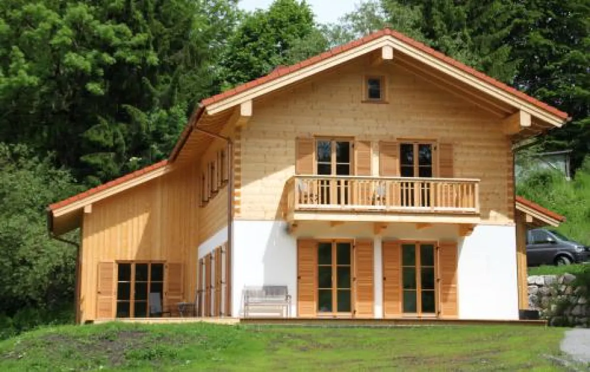 Wiedererrichtung eines Bauernhauses mit Tenne in Blockbauweise, Weyarn