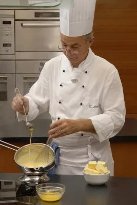 Bild: Die Basics der Saucen-Küche - Montieren, Binden, Reduzieren - so gelingen schackhafte Saucen