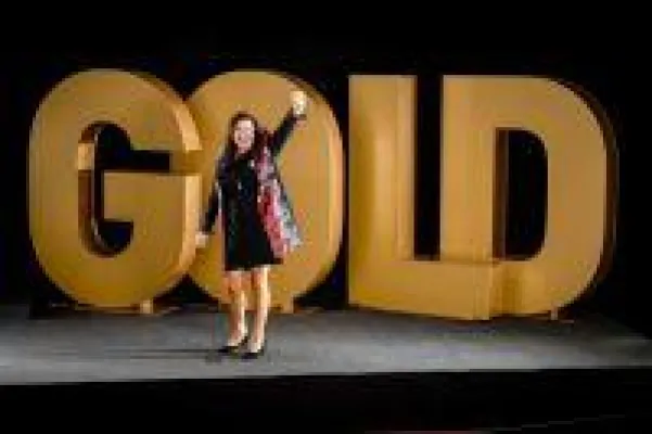 Burga Neckermann qualifiziert sich beim Silent Speaker Battle für den Internationalen Speaker Slam Bild: Burga Neckermann qualifiziert sich beim Silent Speaker Battle für den Internationalen Speaker Slam