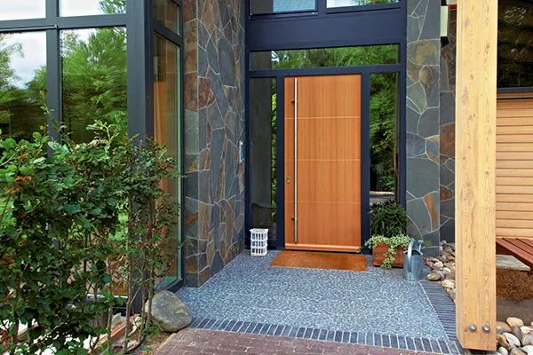 Bild: Für ein Zuhause mit unverwechselbarem Charakter - Energieeffiziente Holzhaustüren überzeugen in allen Belangen