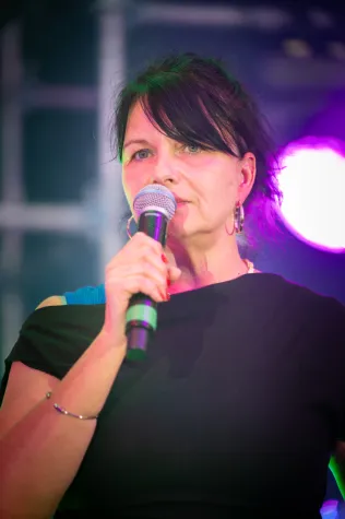 Bild: Silke Moritz:  Humorvolle 1. Hilfe erobert Speakerslam - Bühne