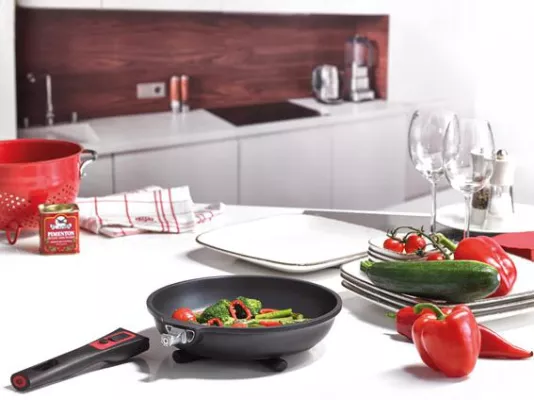 Bild: Praktisches Platzwunder: Neue Pfanne Switch von Schulte-Ufer