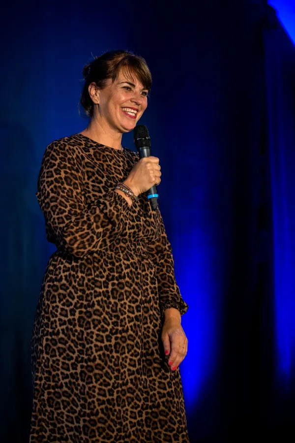 Christiane Egger bei Ihrer Rede (© Dominik Pfau)