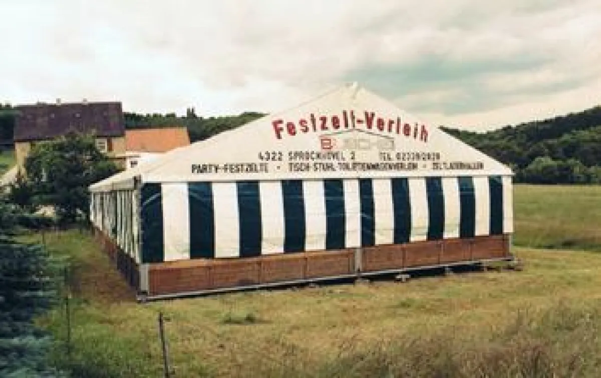Vor 30 Jahren spezialisierte sich Busche auf den Zelt- und Lagerhallenmarkt (Foto: Busche Zeltanlagen – Abdruck honorarfrei).
