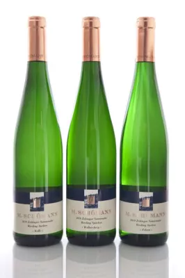 Bild: Weingut Martin Schömann bringt drei unterschiedliche Weine aus der Premium-Lage Zeltinger Sonnenuhr