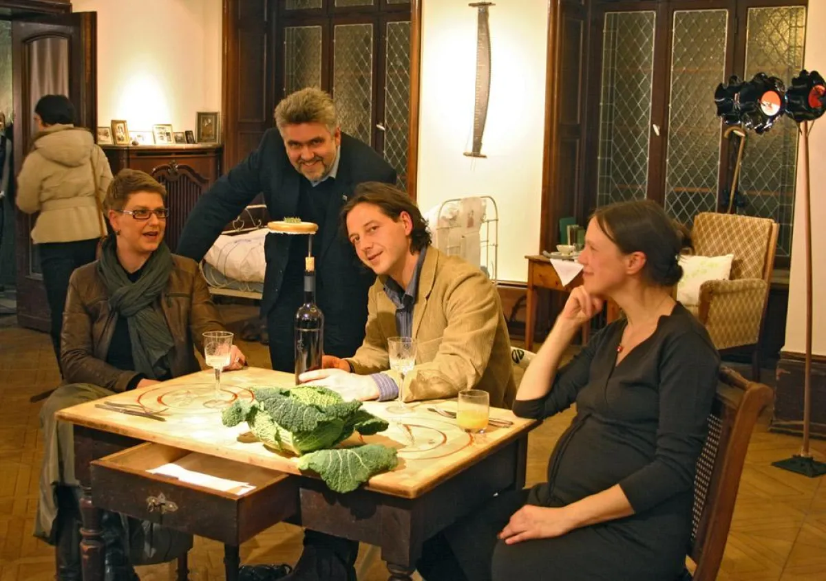 Die „hirschauer“ Anke Duda (l.), Sabine Riemenschneider (r.) und Matthias Ramme (2.v.r.) mit Rektor Prof. Dr. Armin Willingmann