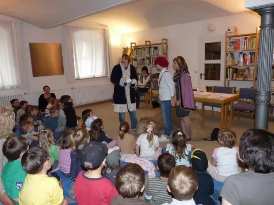 Bild: Jungschauspieler wollen bei Kindern Interesse an Literatur und Theater fördern