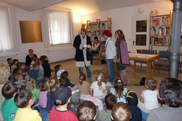 Jungschauspieler wollen bei Kindern Interesse an Literatur und Theater fördern Bild: Jungschauspieler wollen bei Kindern Interesse an Literatur und Theater fördern