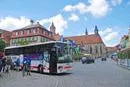 Bild: Am 3. Juni ist Europäischer Tag des Fahrrads: Der Radler im Sattel, das Gepäck im Bus