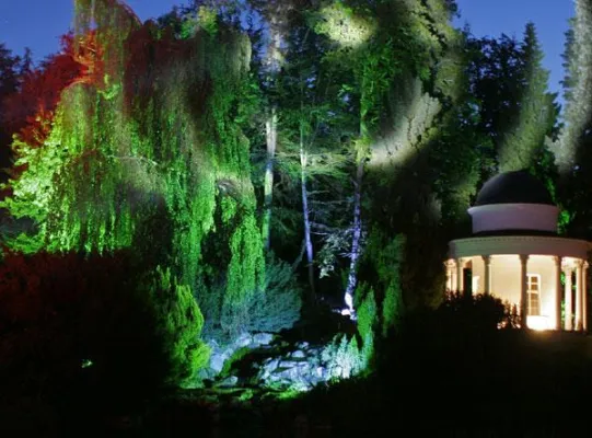 Bild: Beleuchtete Wasserkünste im Bergpark Wilhelmshöhe in Kassel