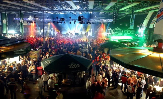 Die große Kegelparty - Das Hallenstadtfest in den Weser-Ems-Hallen, Oldenburg Bild: Die große Kegelparty - Das Hallenstadtfest in den Weser-Ems-Hallen, Oldenburg