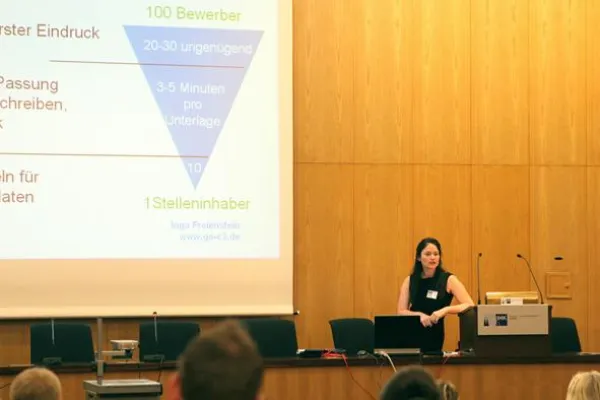 Bild: Aus 100 mach 1 - Vom Bewerber zum Stelleninhaber