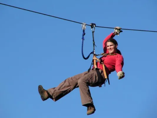 Bild: Am Seil ins Tal – Deutschlands erster Ziplinepark am Ochsenkopf
