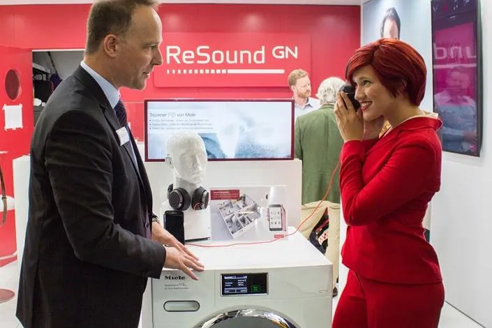 Bild: Smarte Hörgeräte brillieren auf IFA: viel Anerkennung für Systempartnerschaft von ReSound und Miele