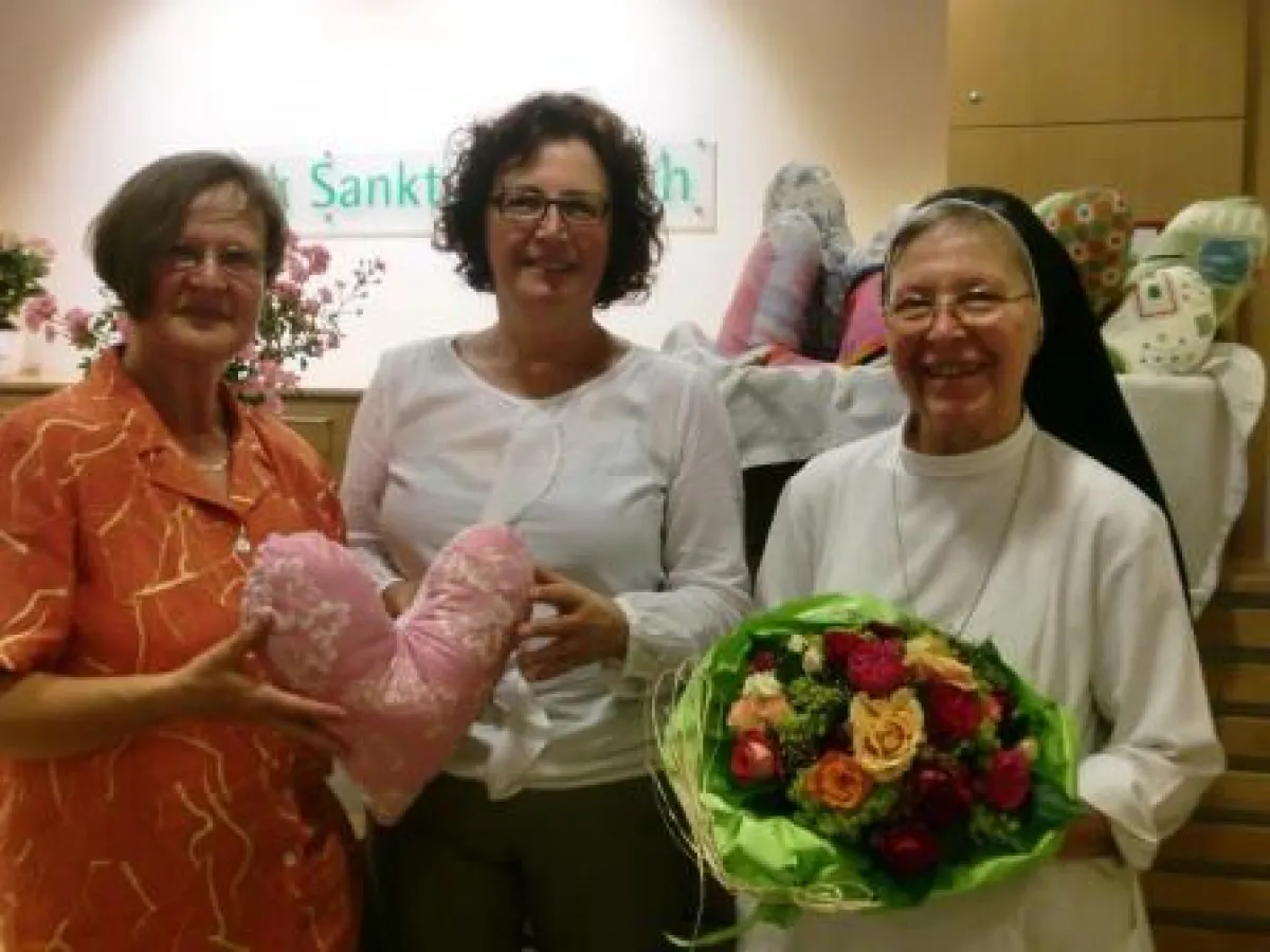 v.l.n.r.: Renate Engel, Ulrike Klump (Pflegedienstleitung), Sr. Adeltrud Jung (Geschäftsführung)