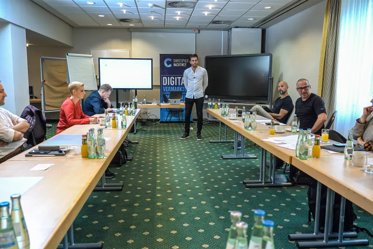 Bild: Großer Andrang: Business-Mentor Christopher Nachtwey lädt ein zur ersten digitalen Unternehmerkonferenz