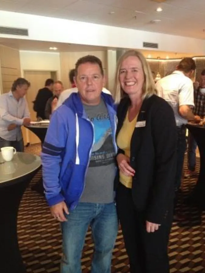 Toto Heim und Nicole Langenberg, Marketingleiterin des Radisson Blu Hotel, Dortmund