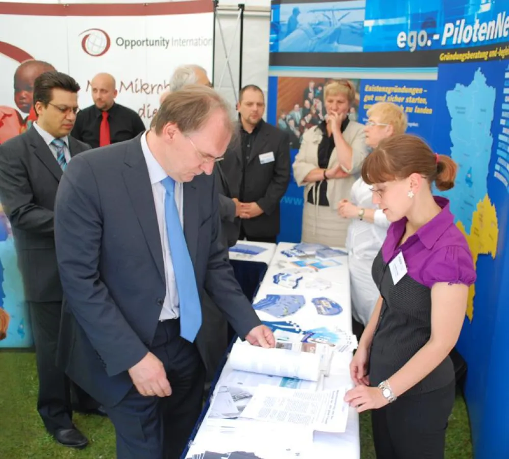 Wirtschaftsminister Herr Dr. Reiner Haselhoff an dem DAVW-Stand