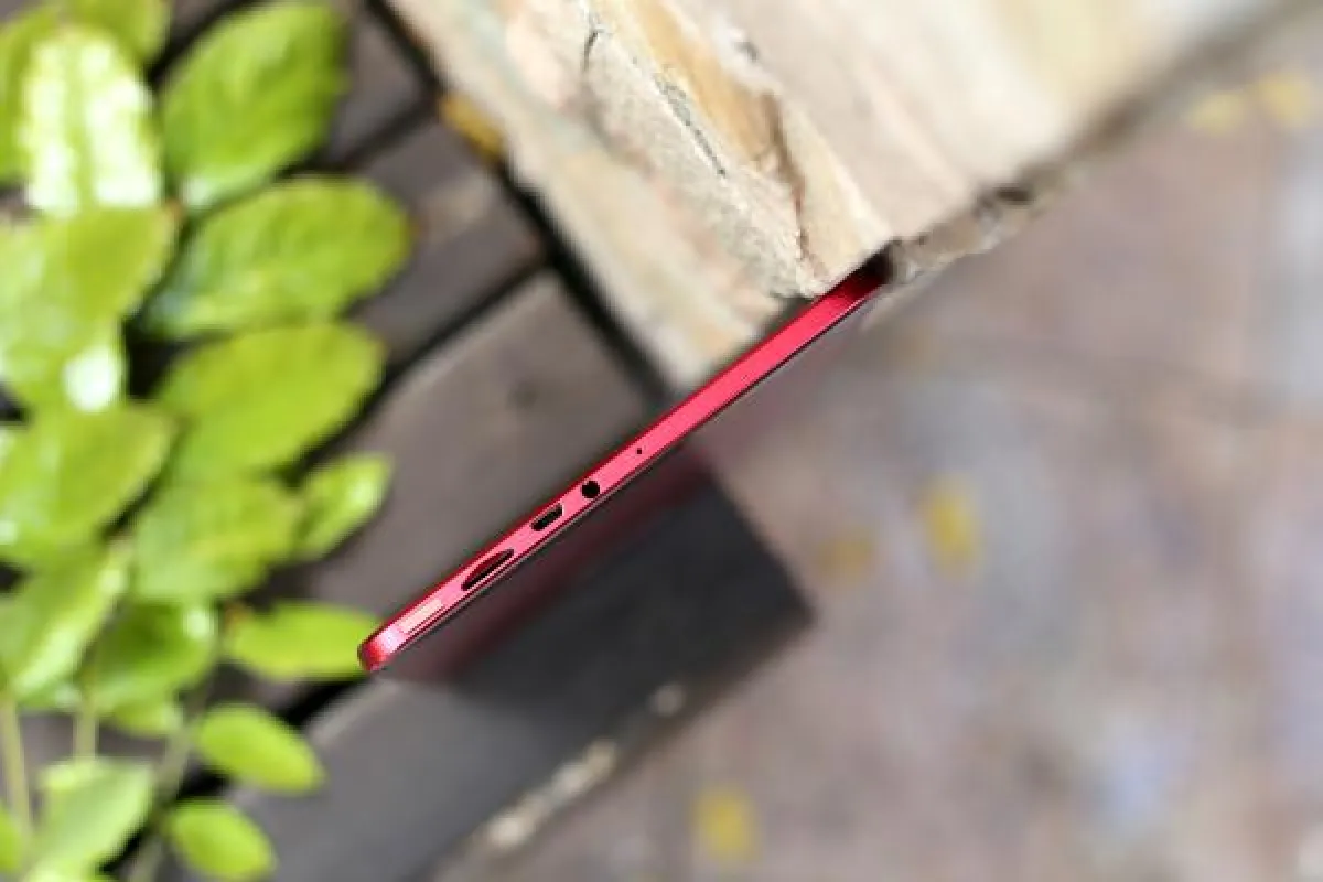 Besonders schlank mit nur 6,35 mm Tiefe: das Sero 8 Pro