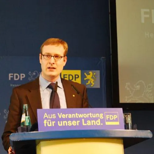 Feuerwehrführerschein - Sänger: Regierung schafft Grundlage zur Stärkung des Ehrenamts Bild: Feuerwehrführerschein - Sänger: Regierung schafft Grundlage zur Stärkung des Ehrenamts