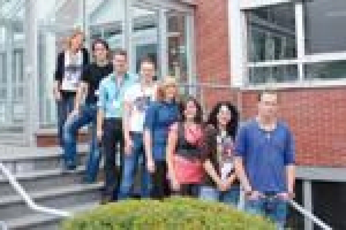 Acht Berufsanfänger starten Anfang August 2010 bei GAH-Alberts in Herscheid mit ihrer Ausbildung.