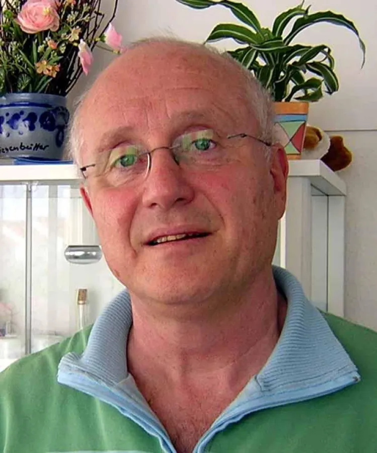 Der Biologe Gerhard Knapp aus Viernheim hat Allerg-Stop entwickelt. Mehrere wissenschaftliche Untersuchungen belegen die Wirksamkeit des inzwischen patentierten Mittels gegen Luftallergene.