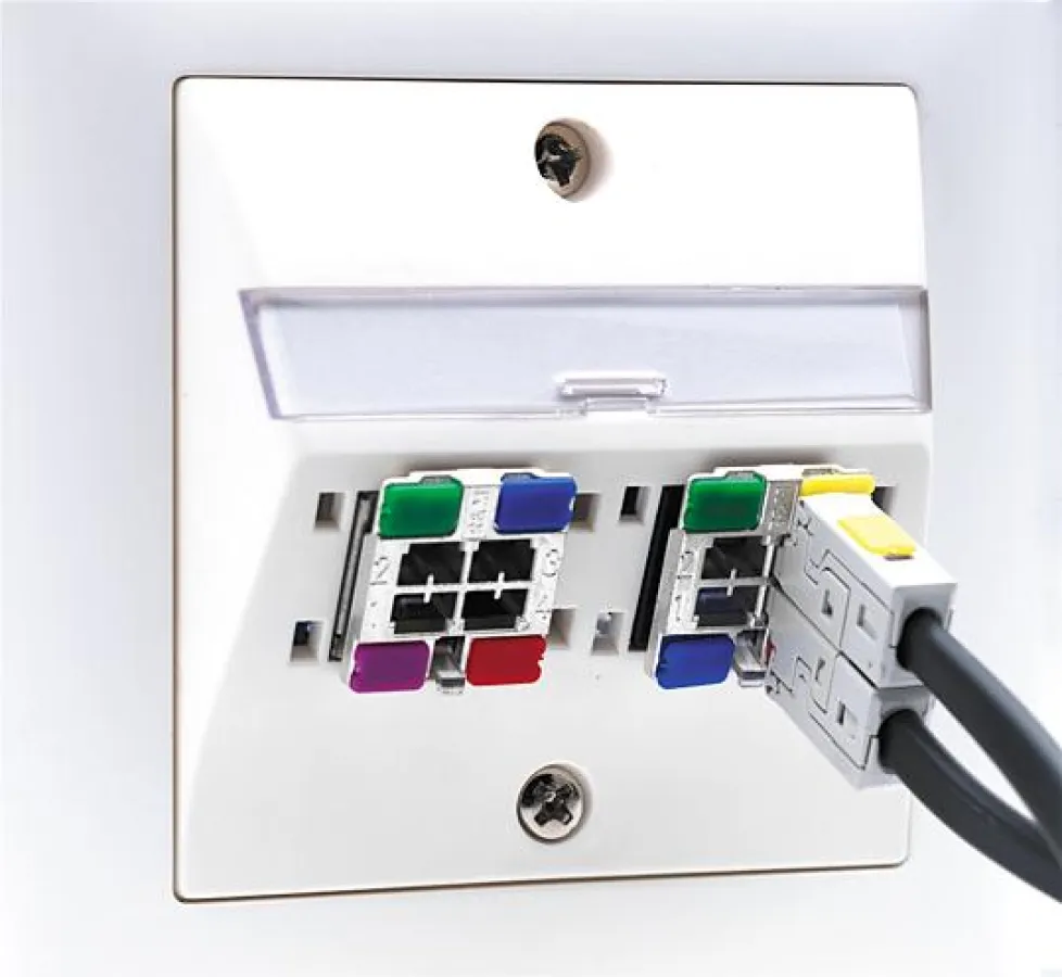 Cable Sharing Lösung RMS45 von R&M: Microsplitter in der RJ45 Buchse. Foto: R&M