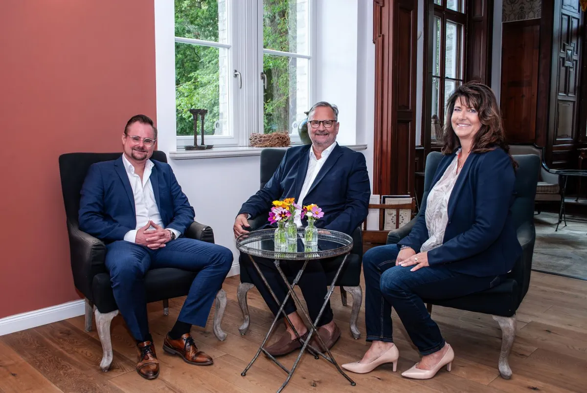 Der neue Vorstand (v.l.): Christian Weber (CFO), Dr. Wolfgang Röhr (CEO) und Diana Rose (CIO) (© Villa Vitalia)