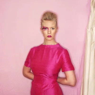 Bild: Thea Hjelmeland signiert bei ArtPhönix in Nürnberg