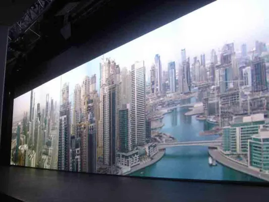 Bild: Umfangreiche Multidisplay-Projektion mit Software von AV Stumpfl